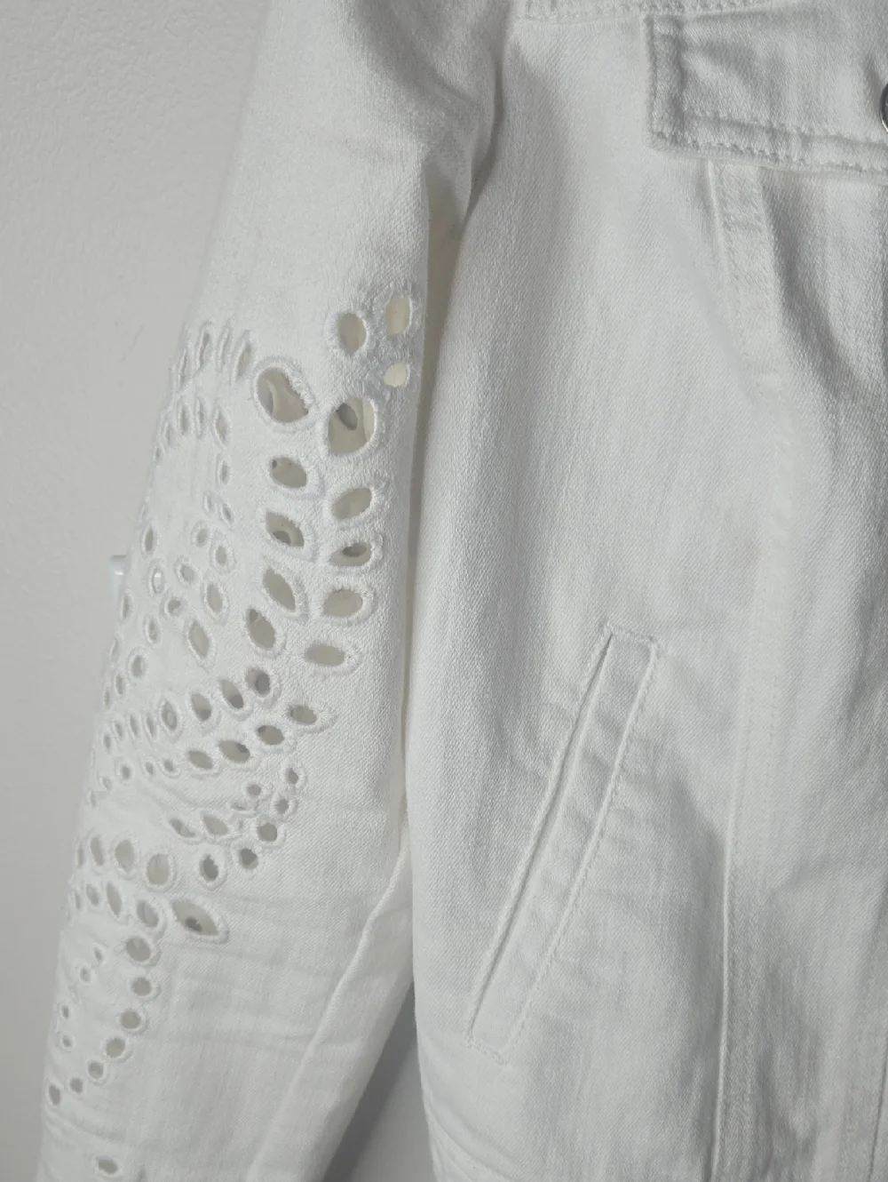 Inc International. Concept Womens Jean Jacket White With Eyelet Cutouts Sz Small - Picture 2 of 6